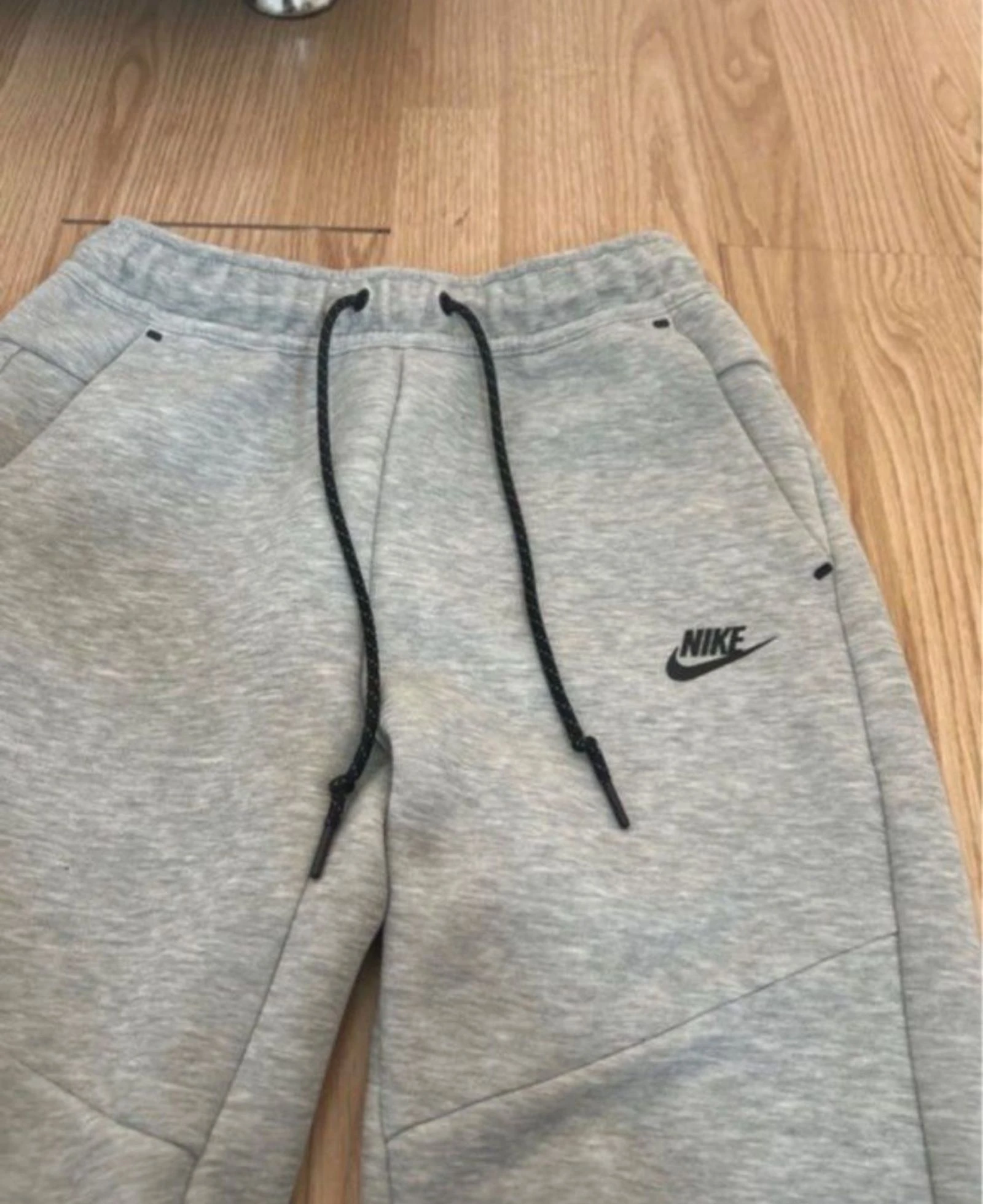Bas Nike Tech cinza, Tamanho M, Novo com etiqueta. – photo 2